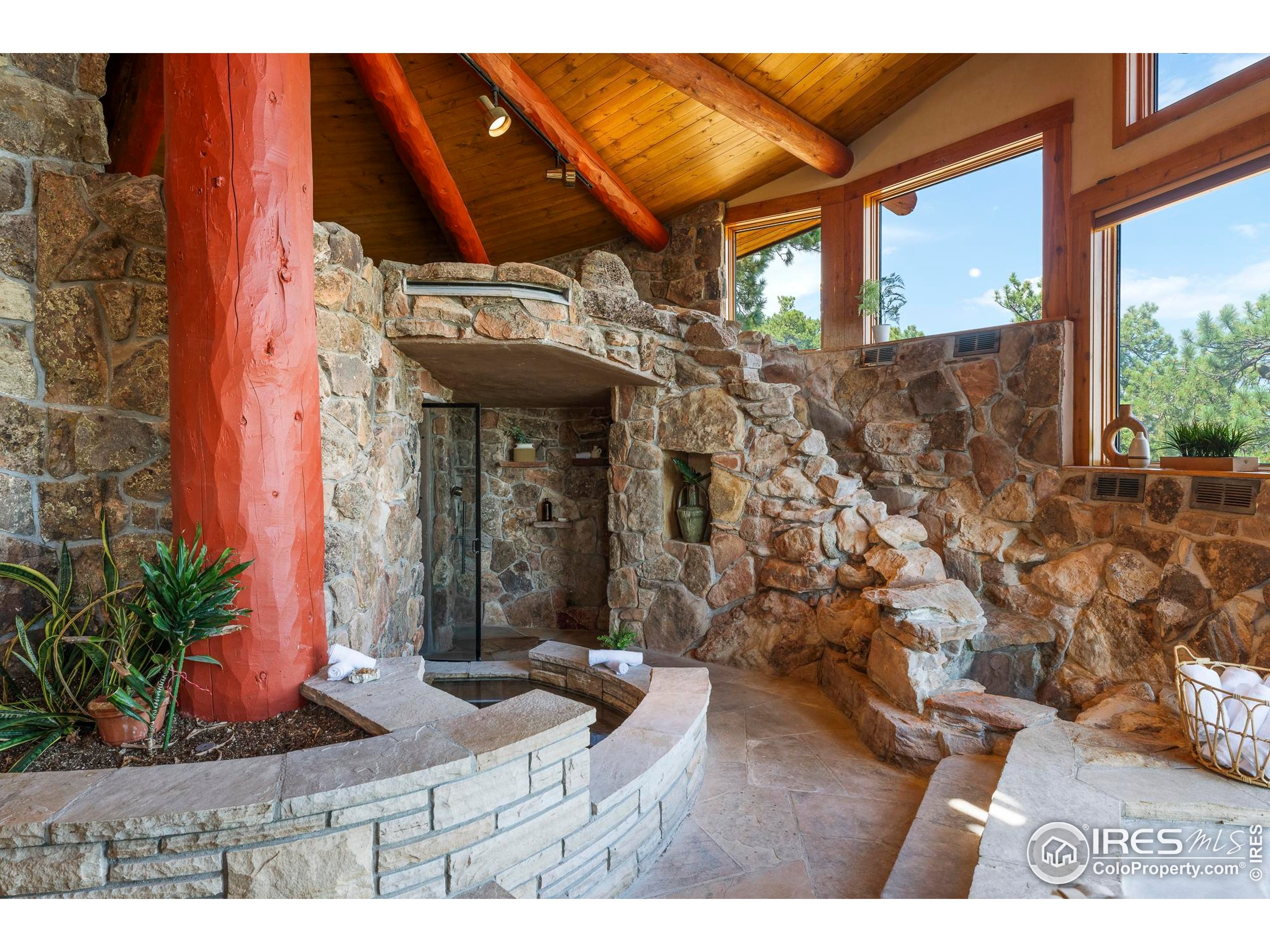 79 , 470, 1327, 1344, 1443 Weaver Dr