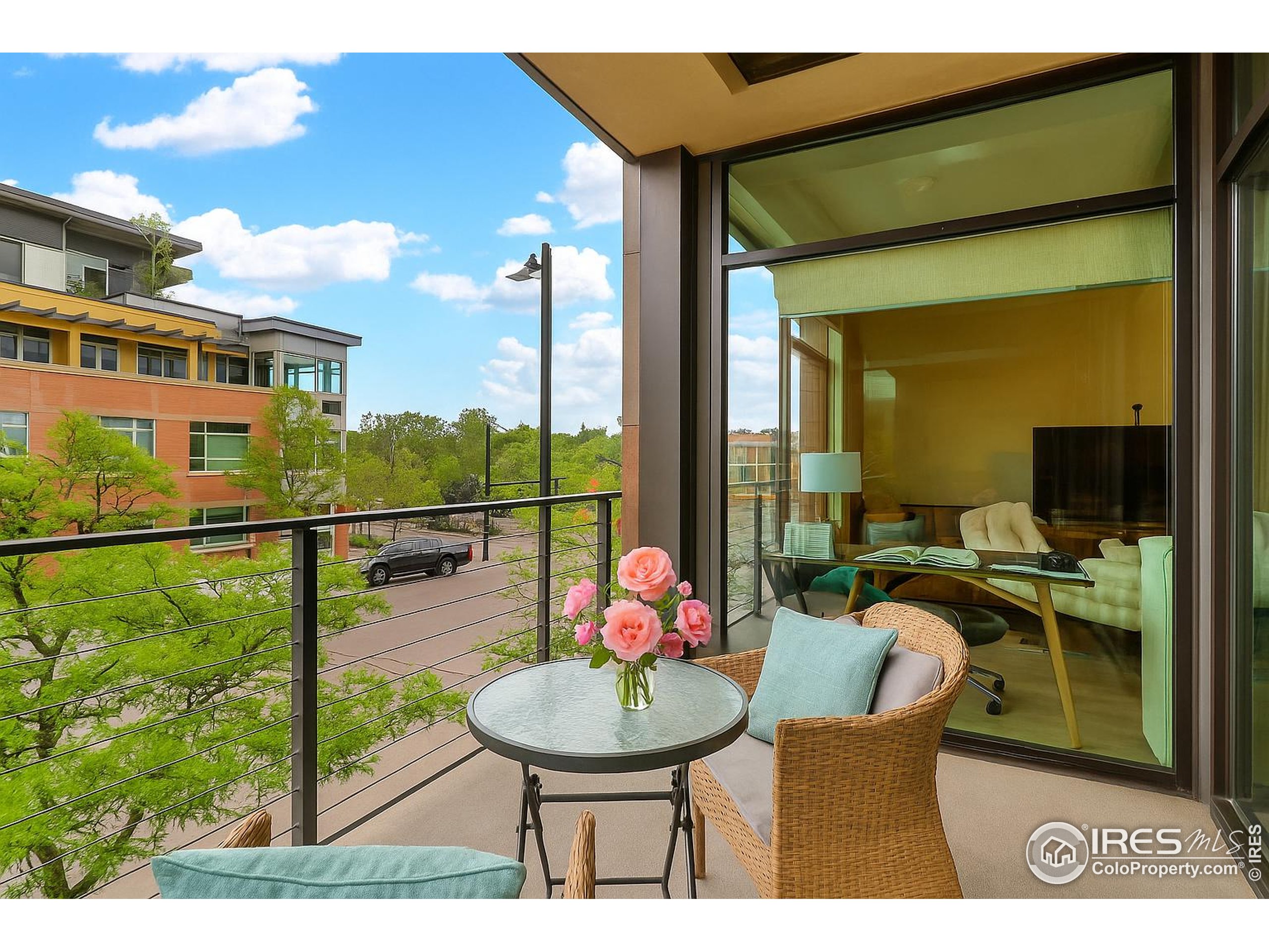 1077 Canyon Blvd #211