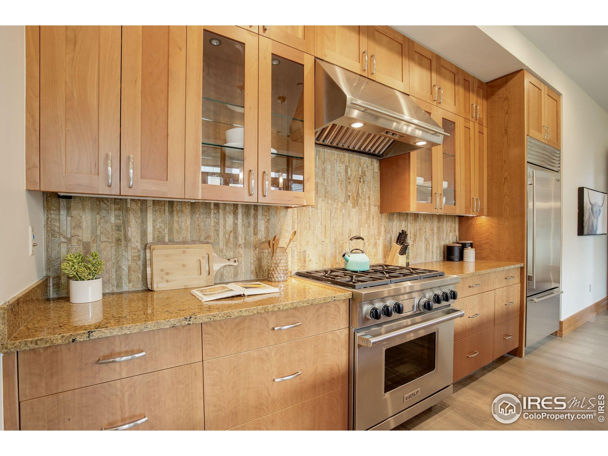 1077 Canyon Blvd #211