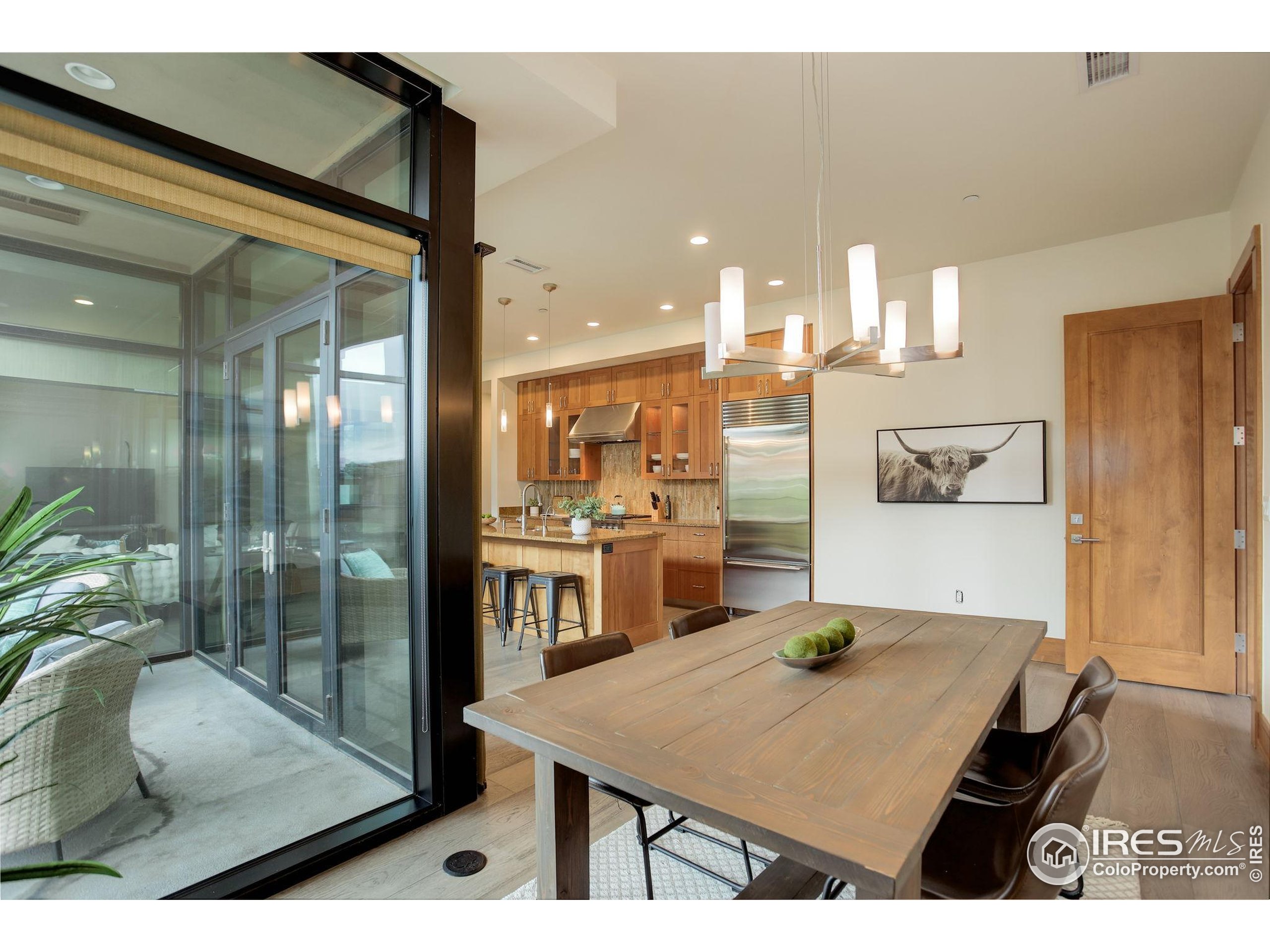 1077 Canyon Blvd #211