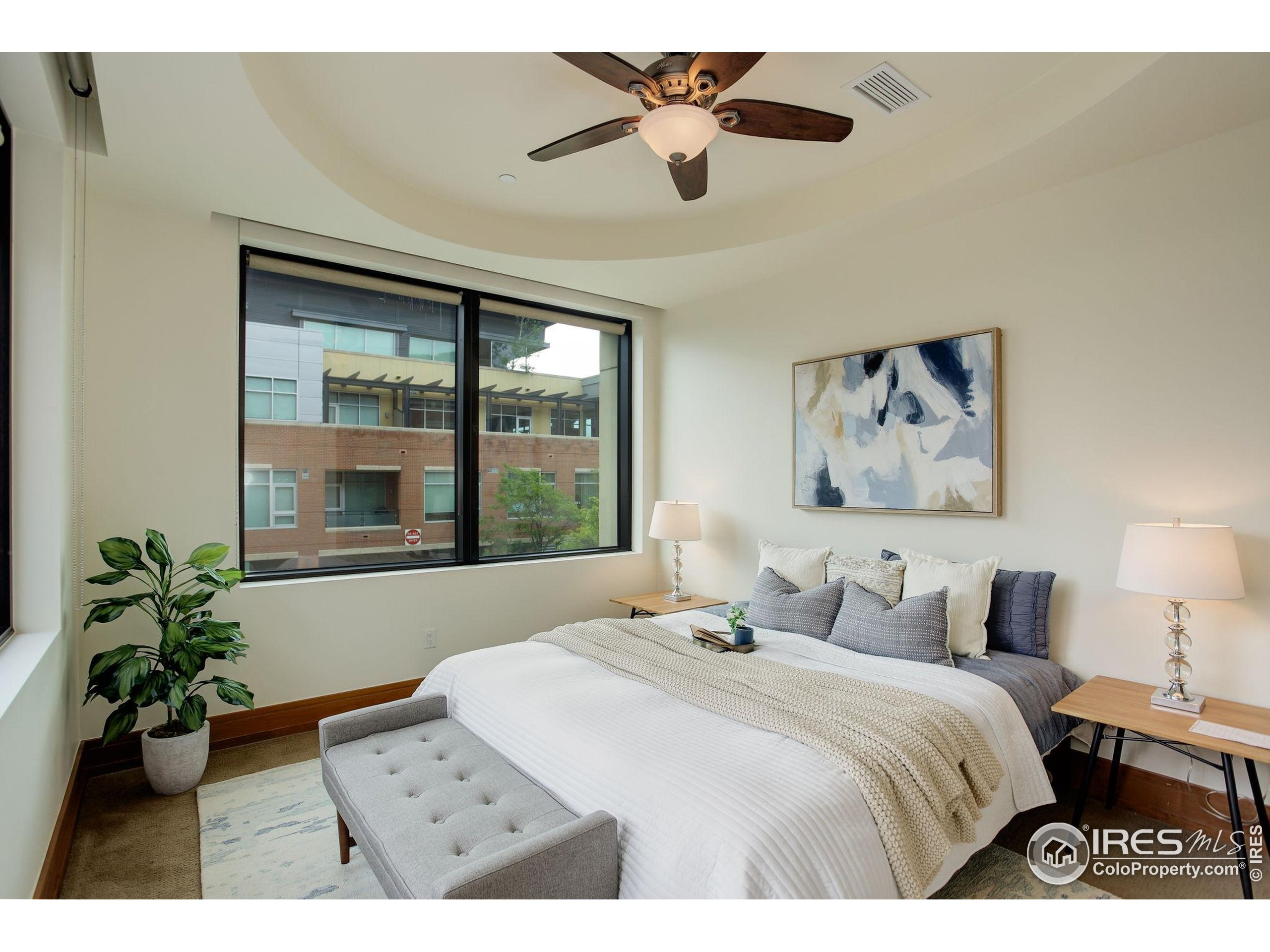 1077 Canyon Blvd #211