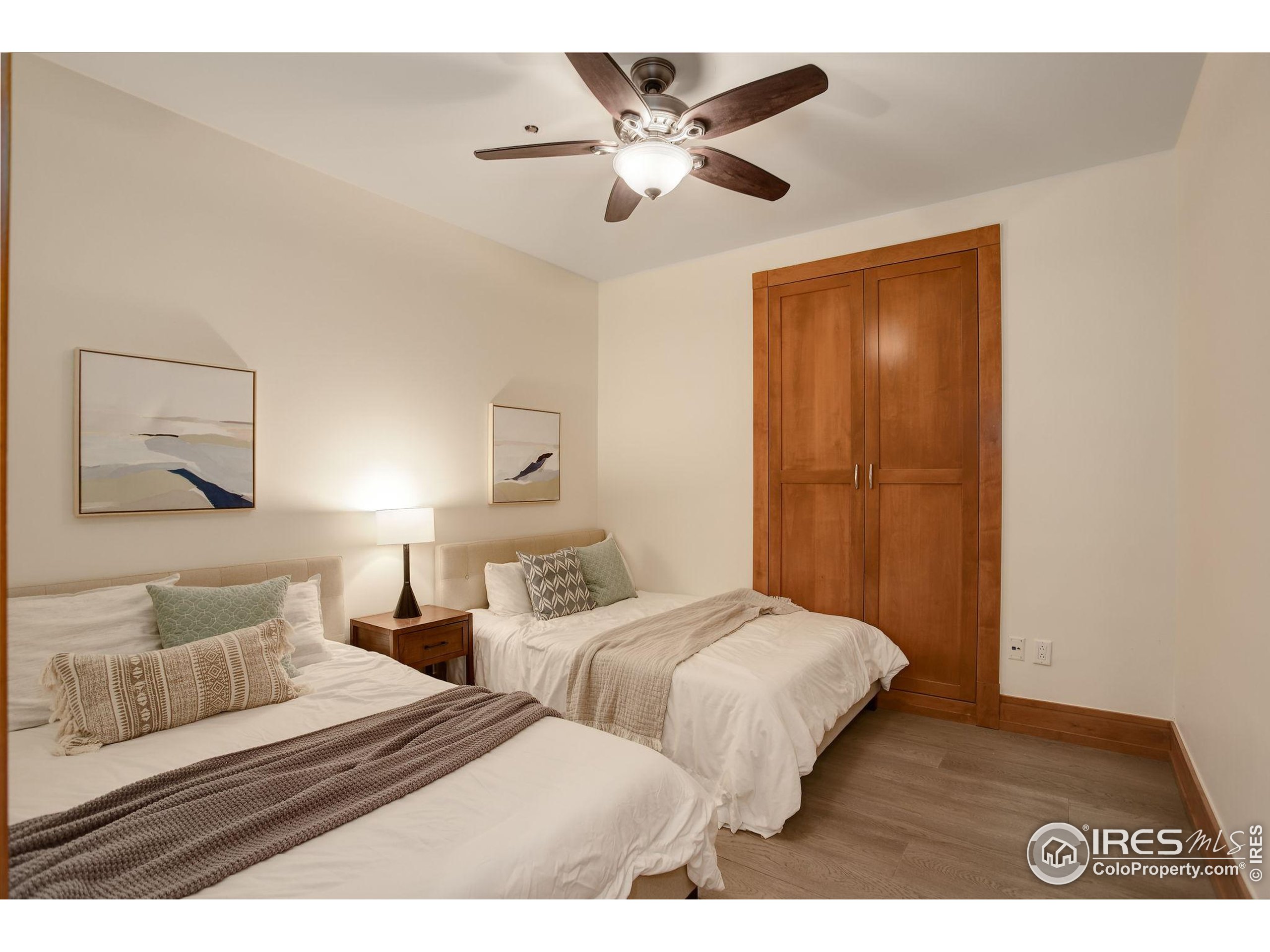 1077 Canyon Blvd #211