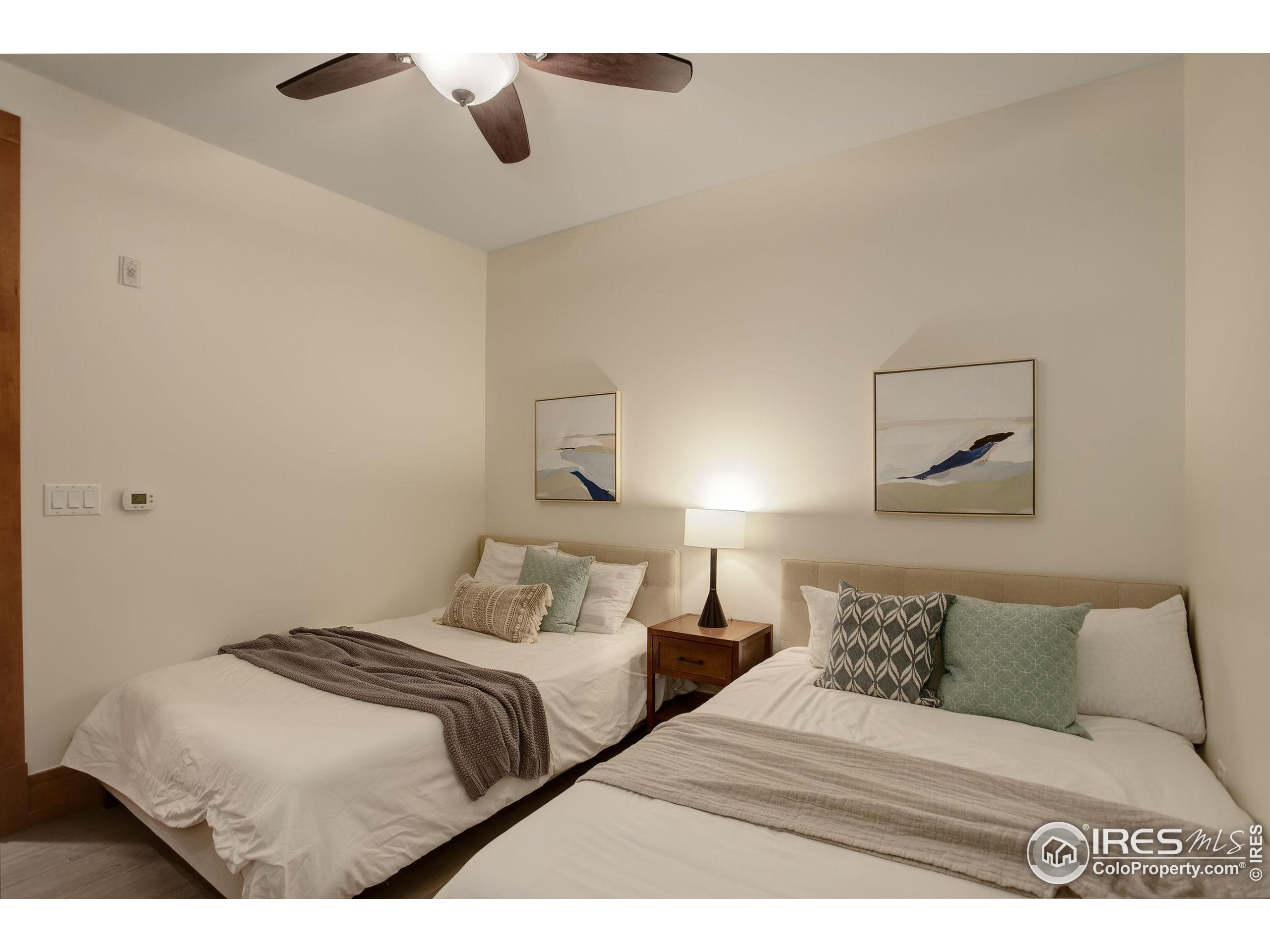 1077 Canyon Blvd #211