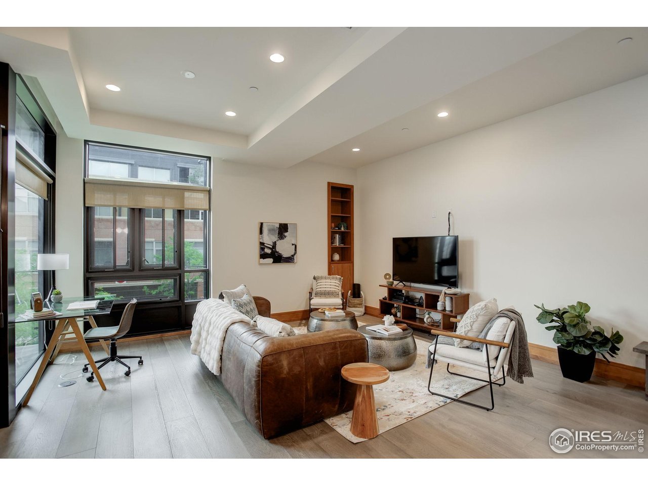 1077 Canyon Blvd #211