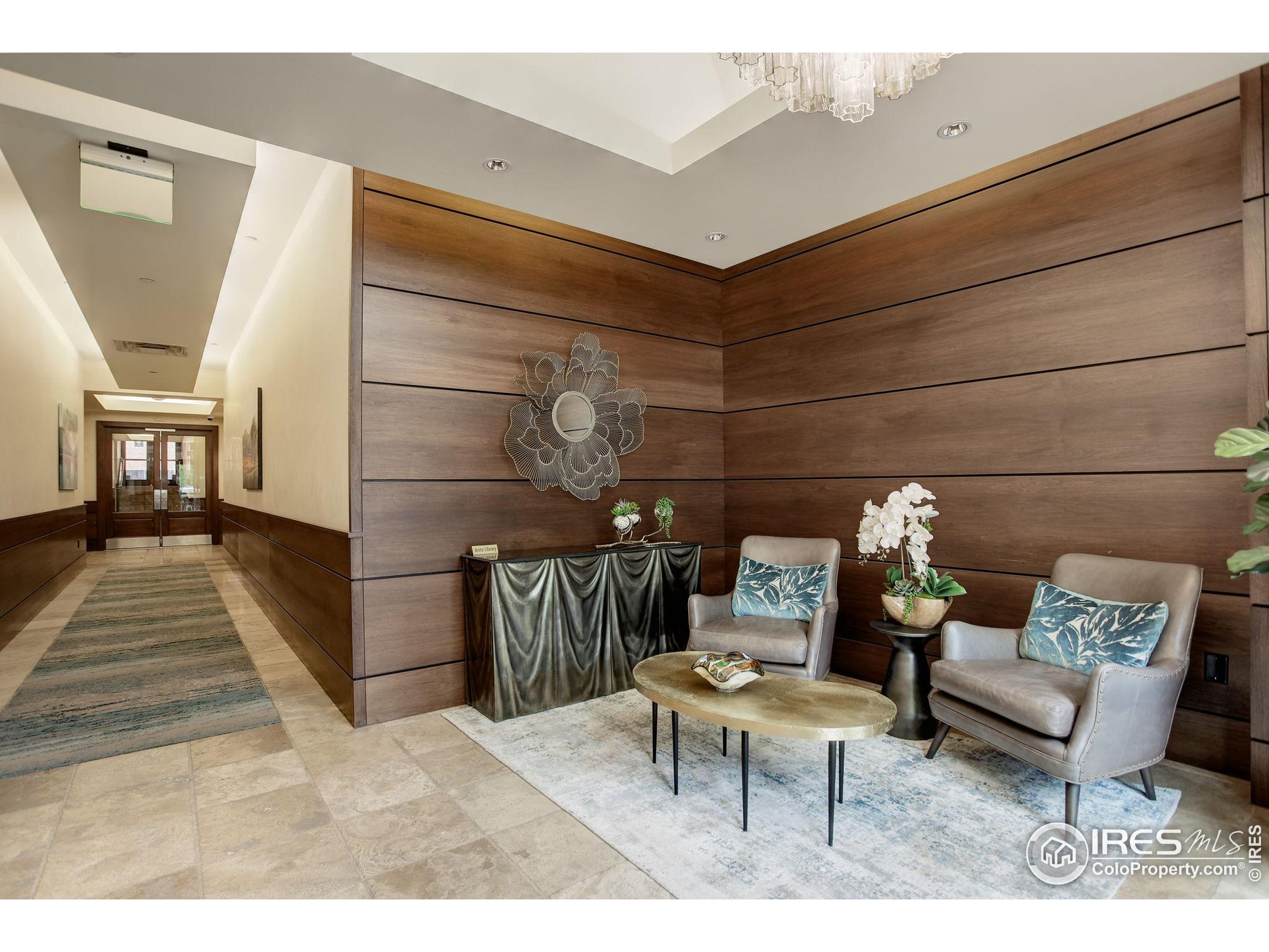 1077 Canyon Blvd #211