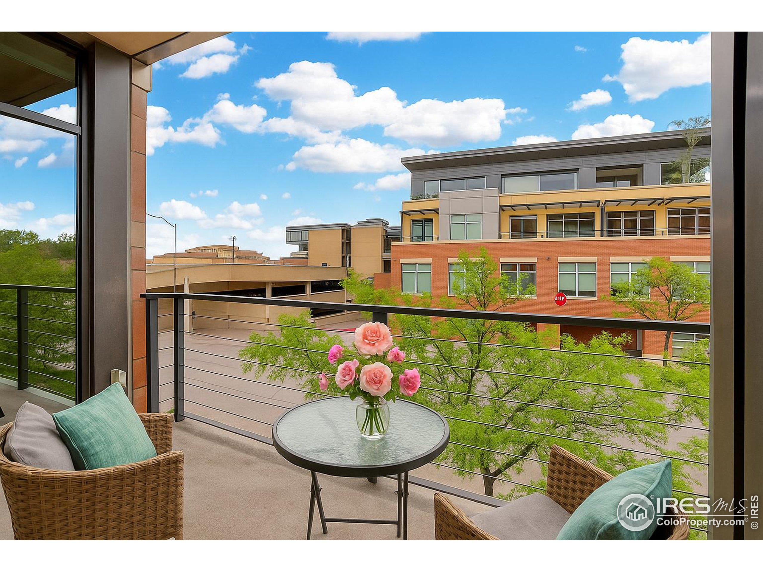 1077 Canyon Blvd #211