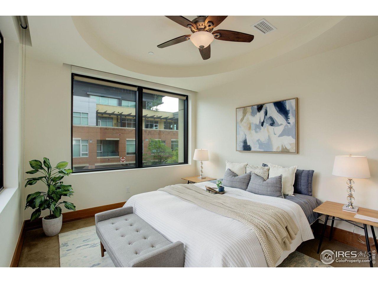 1077 Canyon Blvd #211