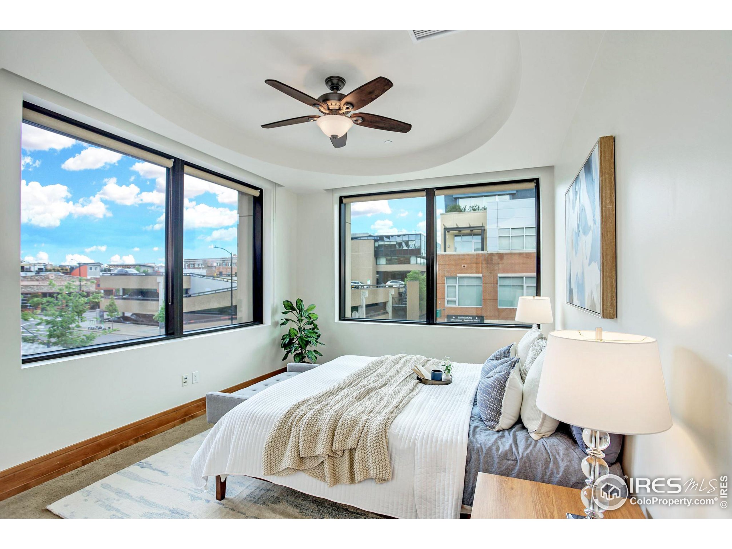 1077 Canyon Blvd #211