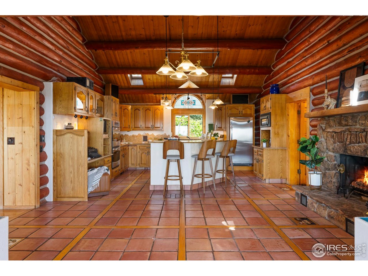 1327 Weaver Dr