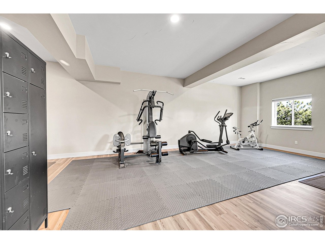 4163 Rainbow View Ln