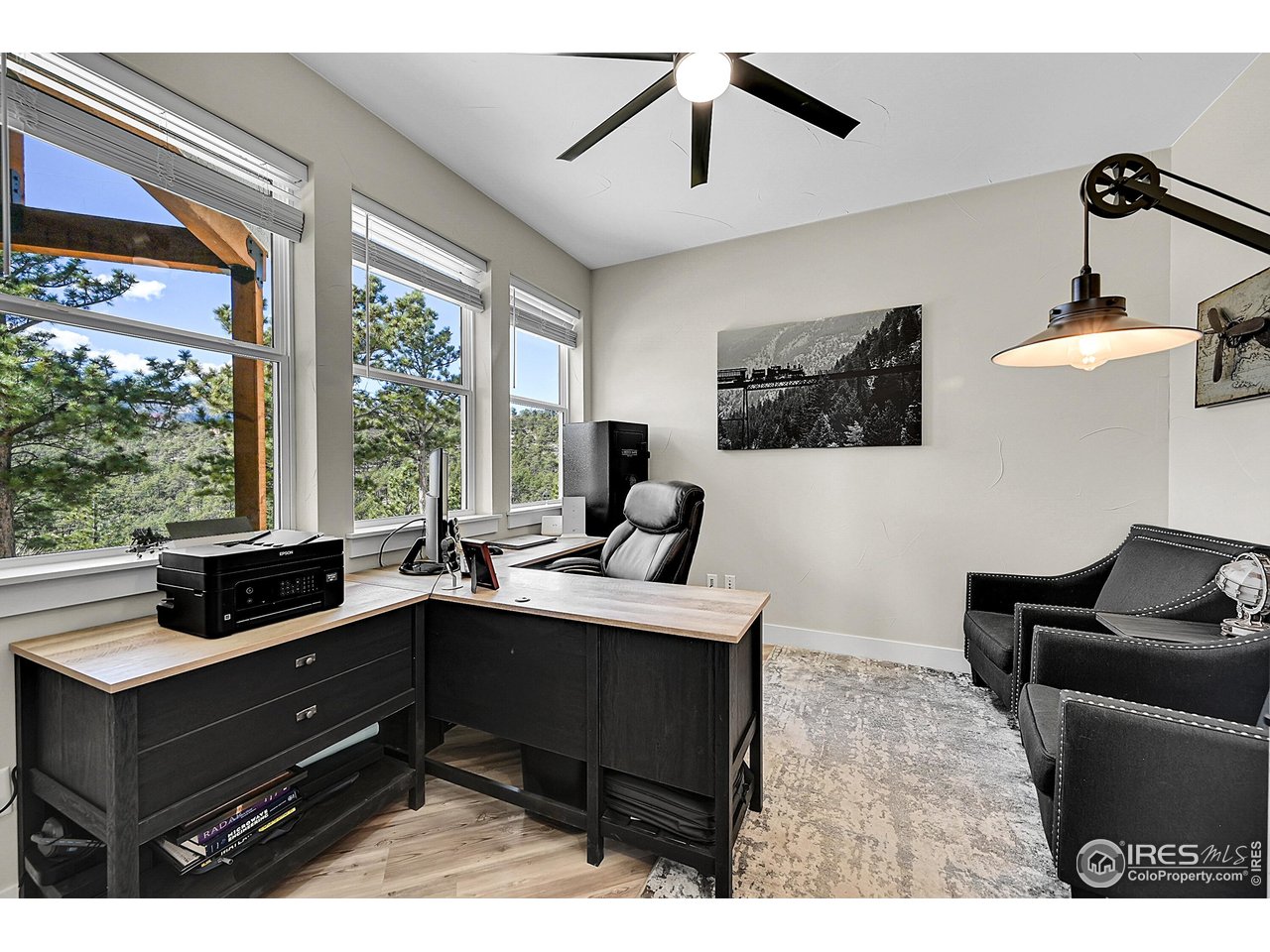 4163 Rainbow View Ln