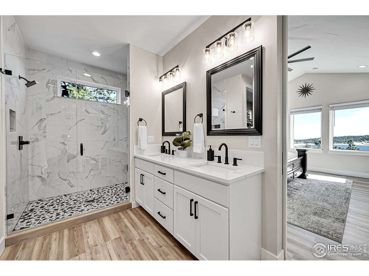 4163 Rainbow View Ln