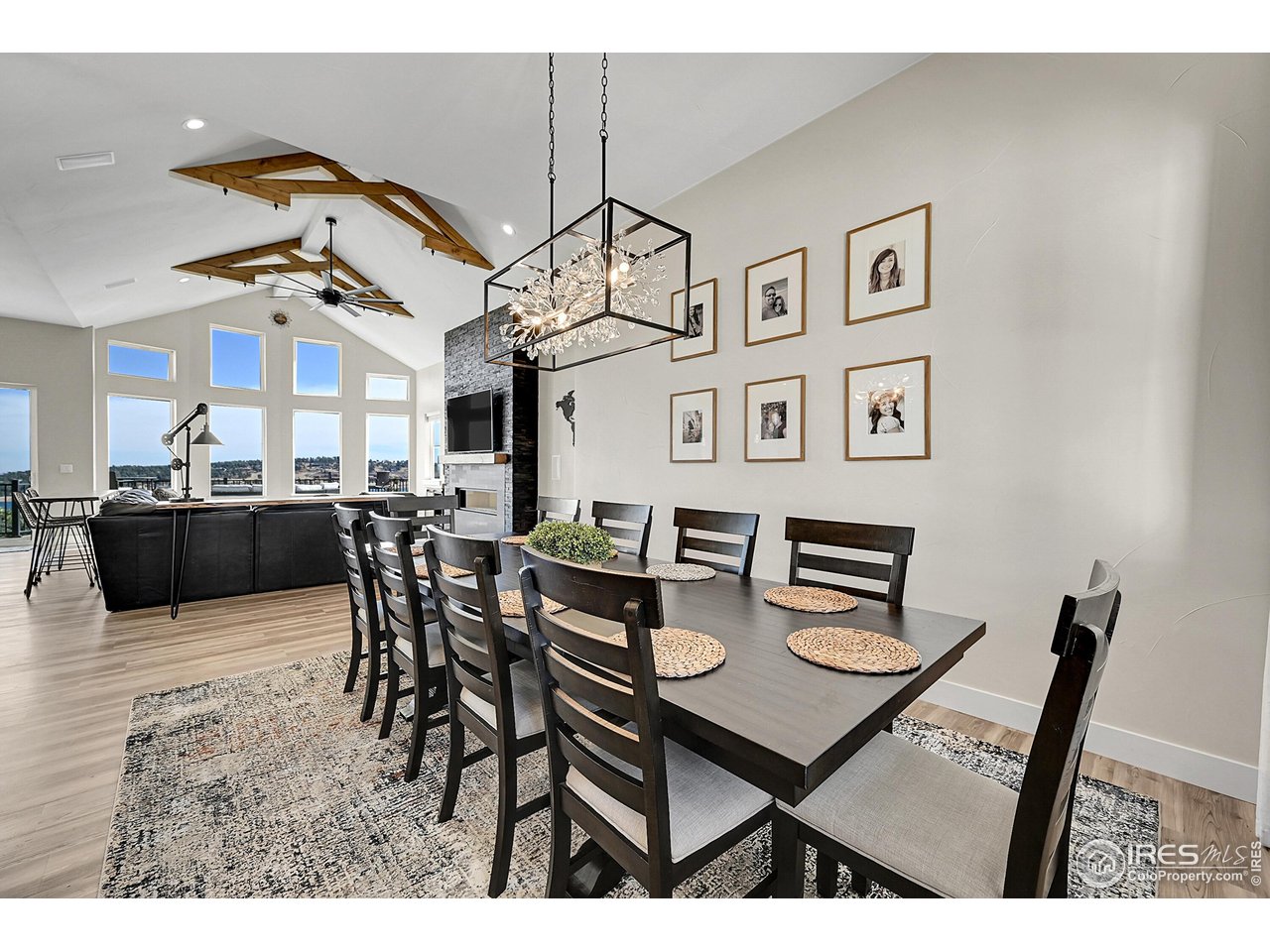 4163 Rainbow View Ln