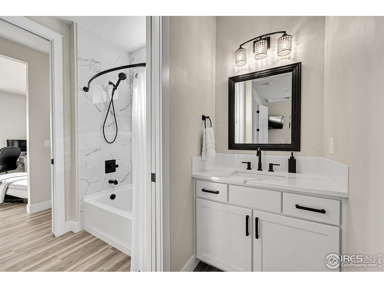 4163 Rainbow View Ln