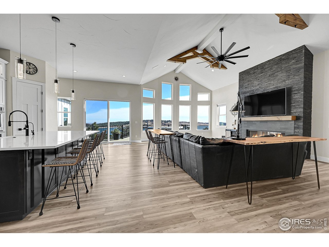 4163 Rainbow View Ln