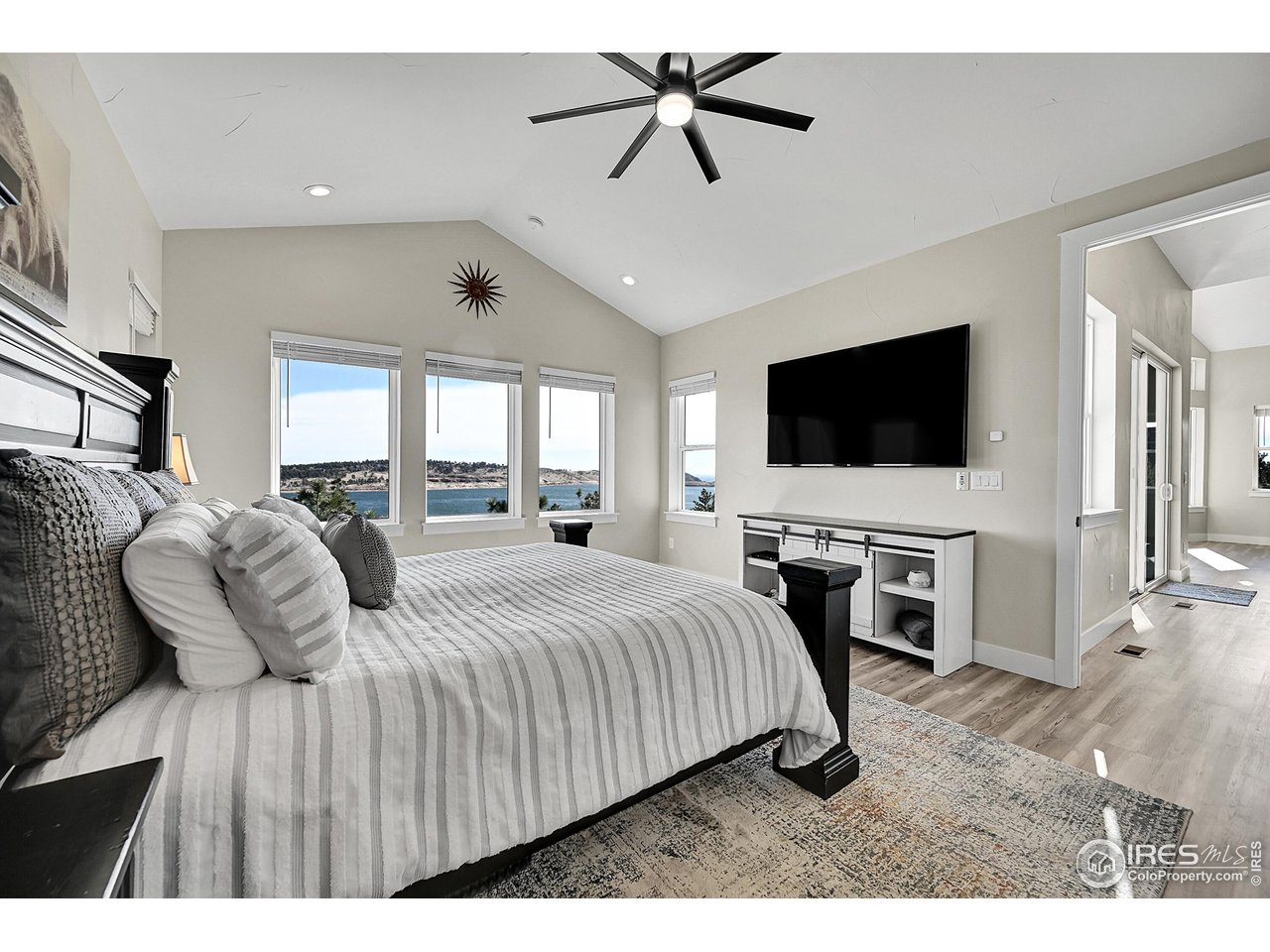 4163 Rainbow View Ln