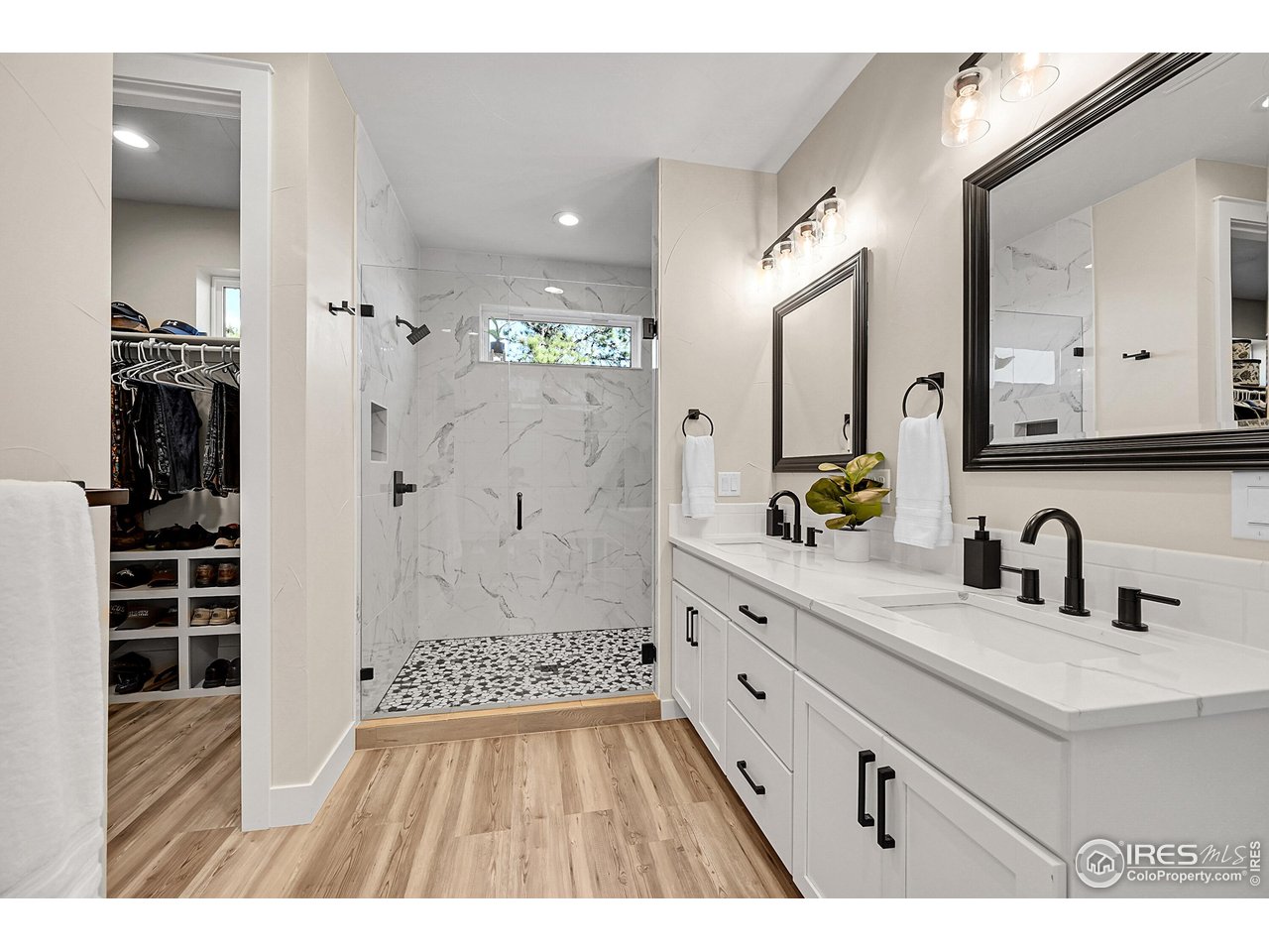 4163 Rainbow View Ln