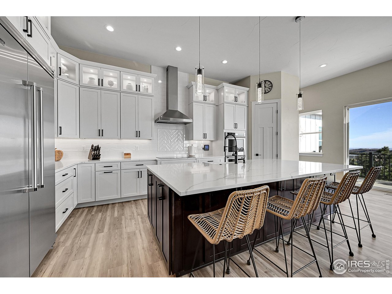 4163 Rainbow View Ln