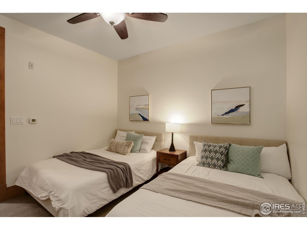 1077 Canyon Blvd #211