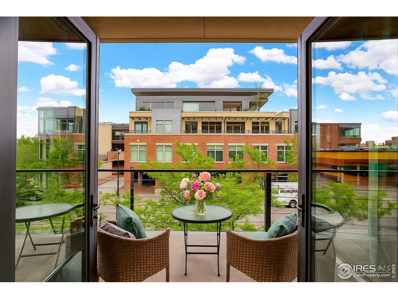 1077 Canyon Blvd #211