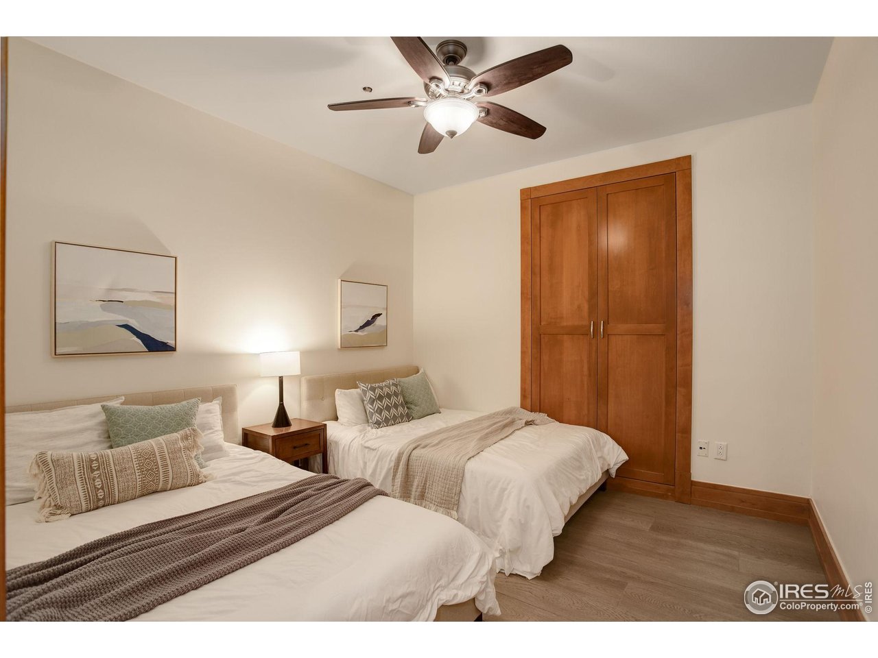 1077 Canyon Blvd #211