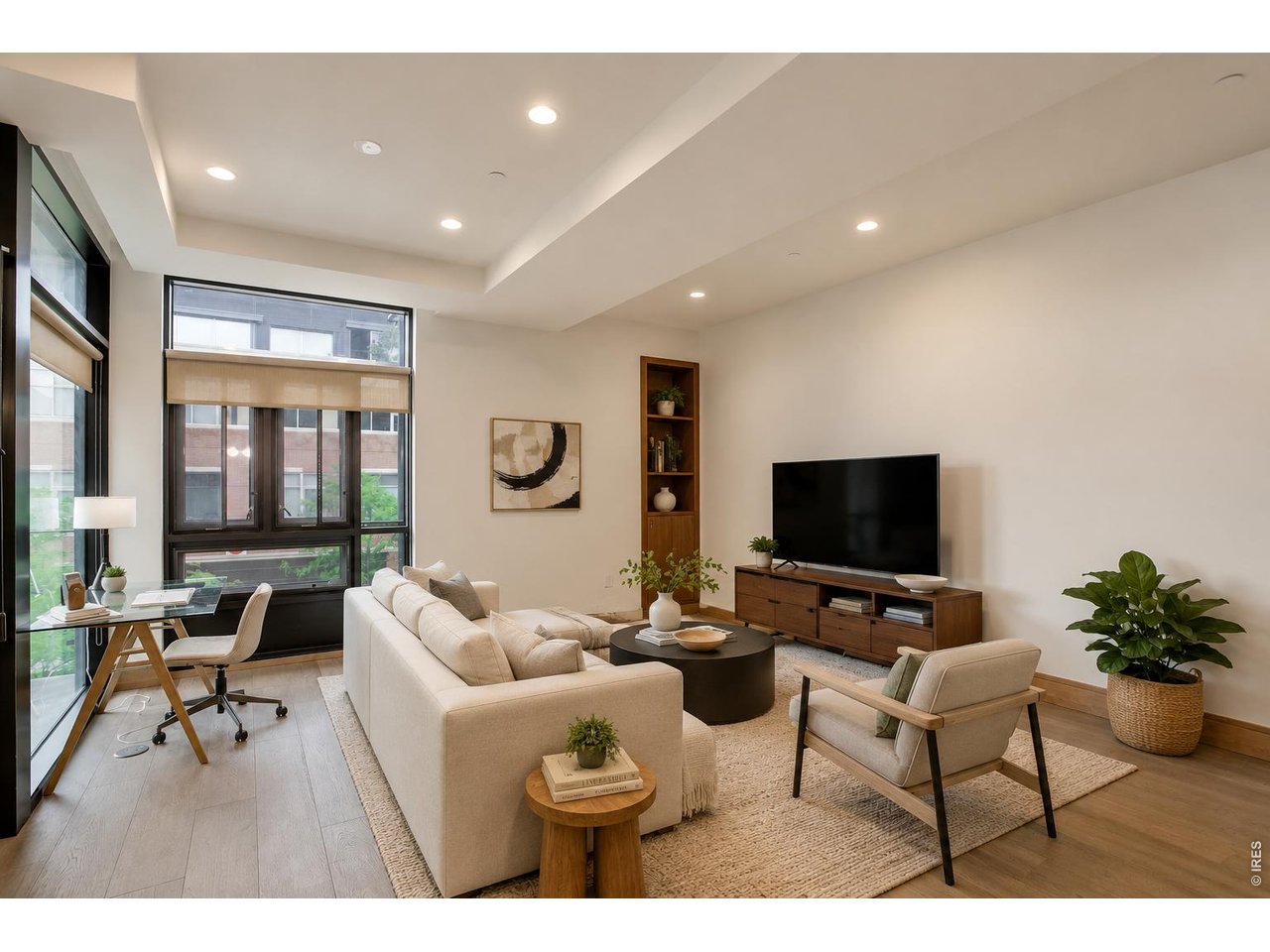1077 Canyon Blvd #211
