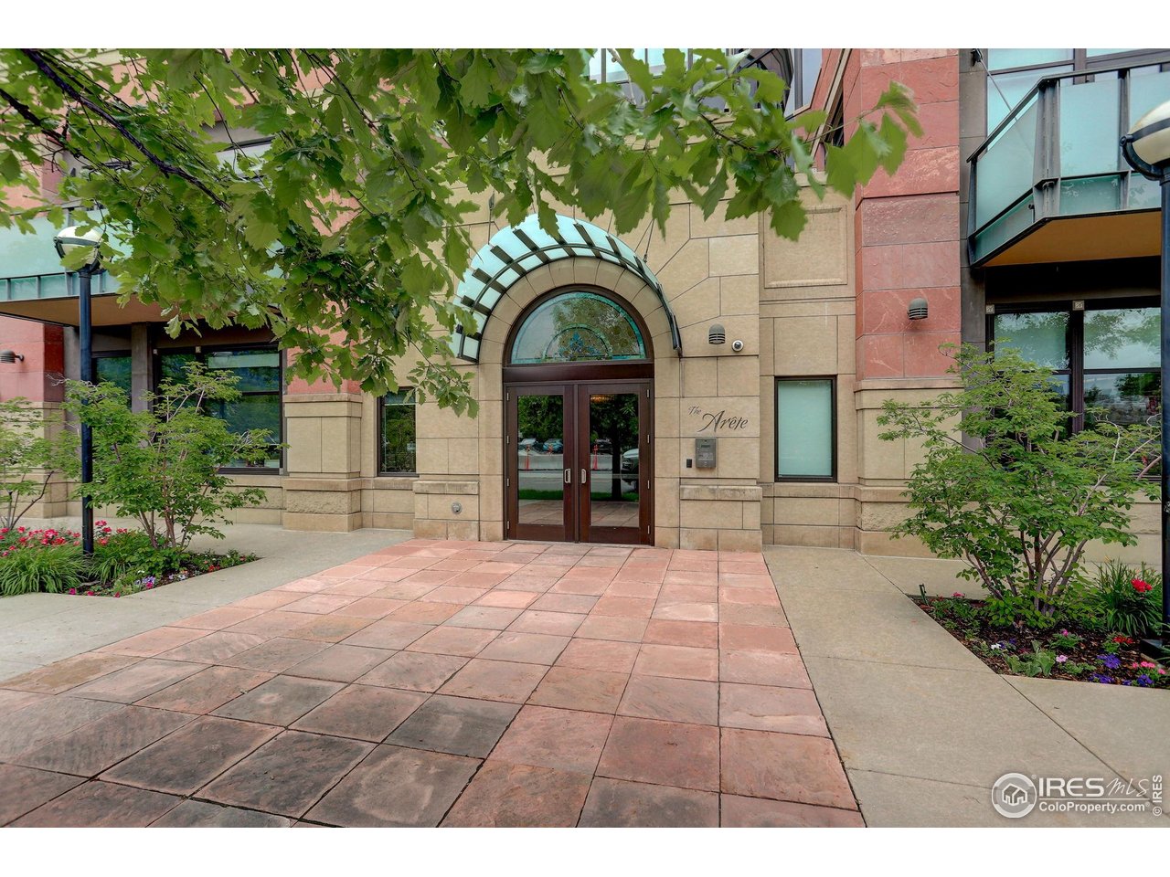 1077 Canyon Blvd #211