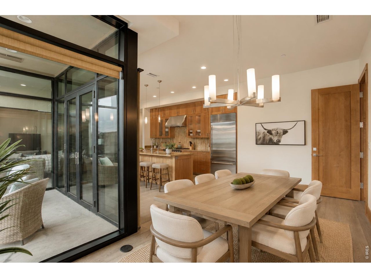 1077 Canyon Blvd #211