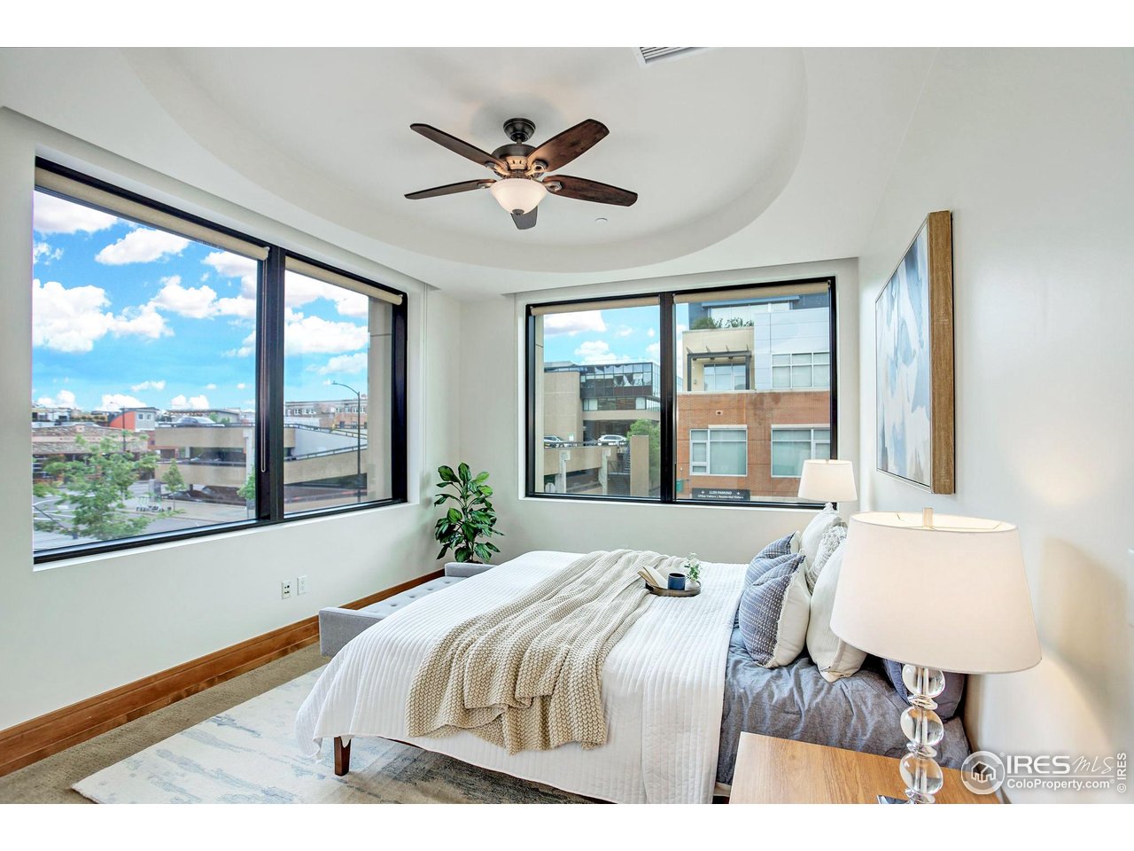 1077 Canyon Blvd #211