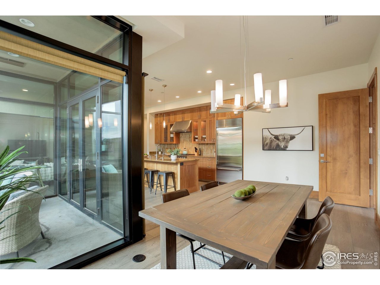 1077 Canyon Blvd #211