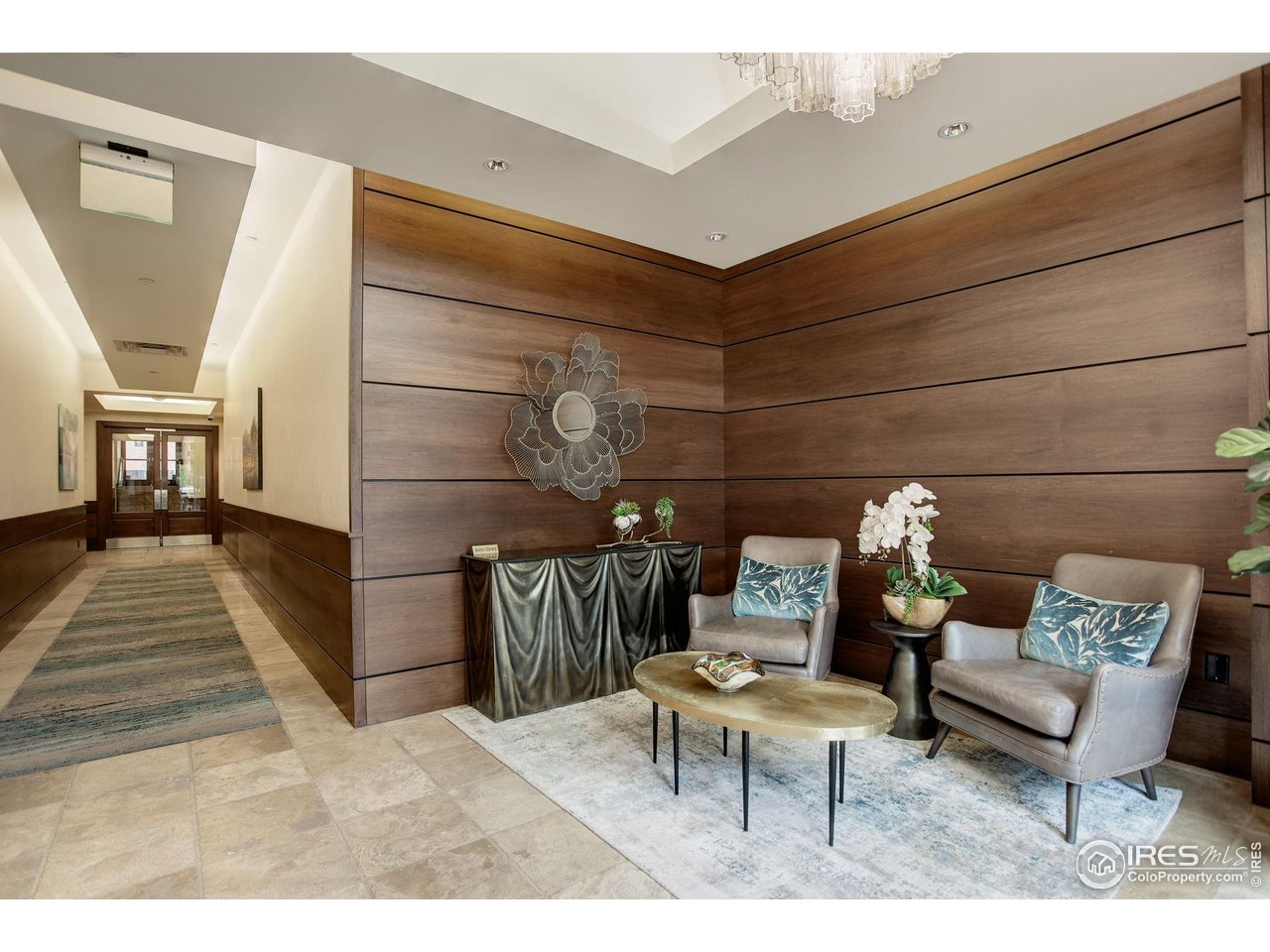 1077 Canyon Blvd #211