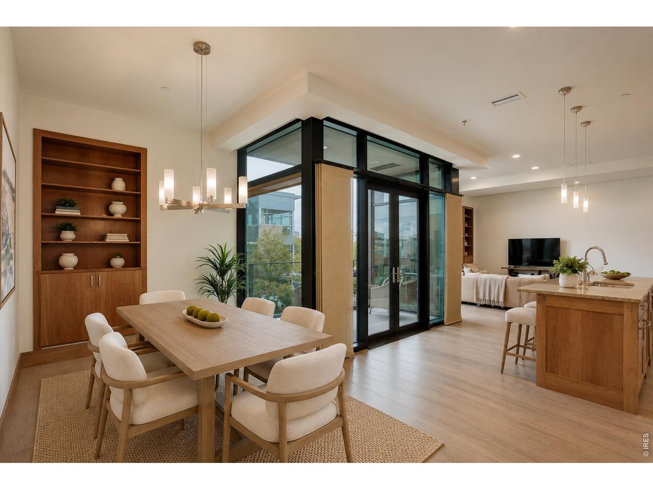 1077 Canyon Blvd #211