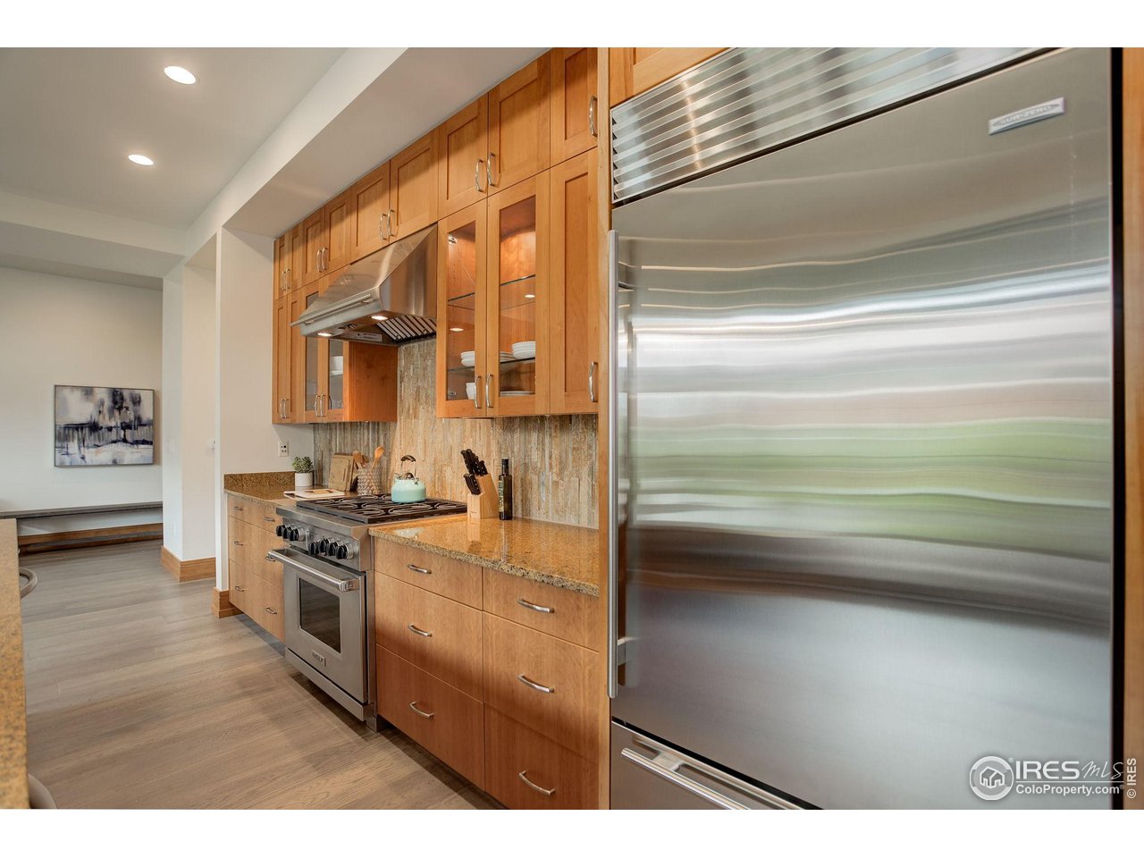 1077 Canyon Blvd #211