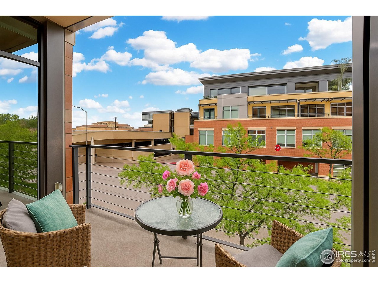 1077 Canyon Blvd #211