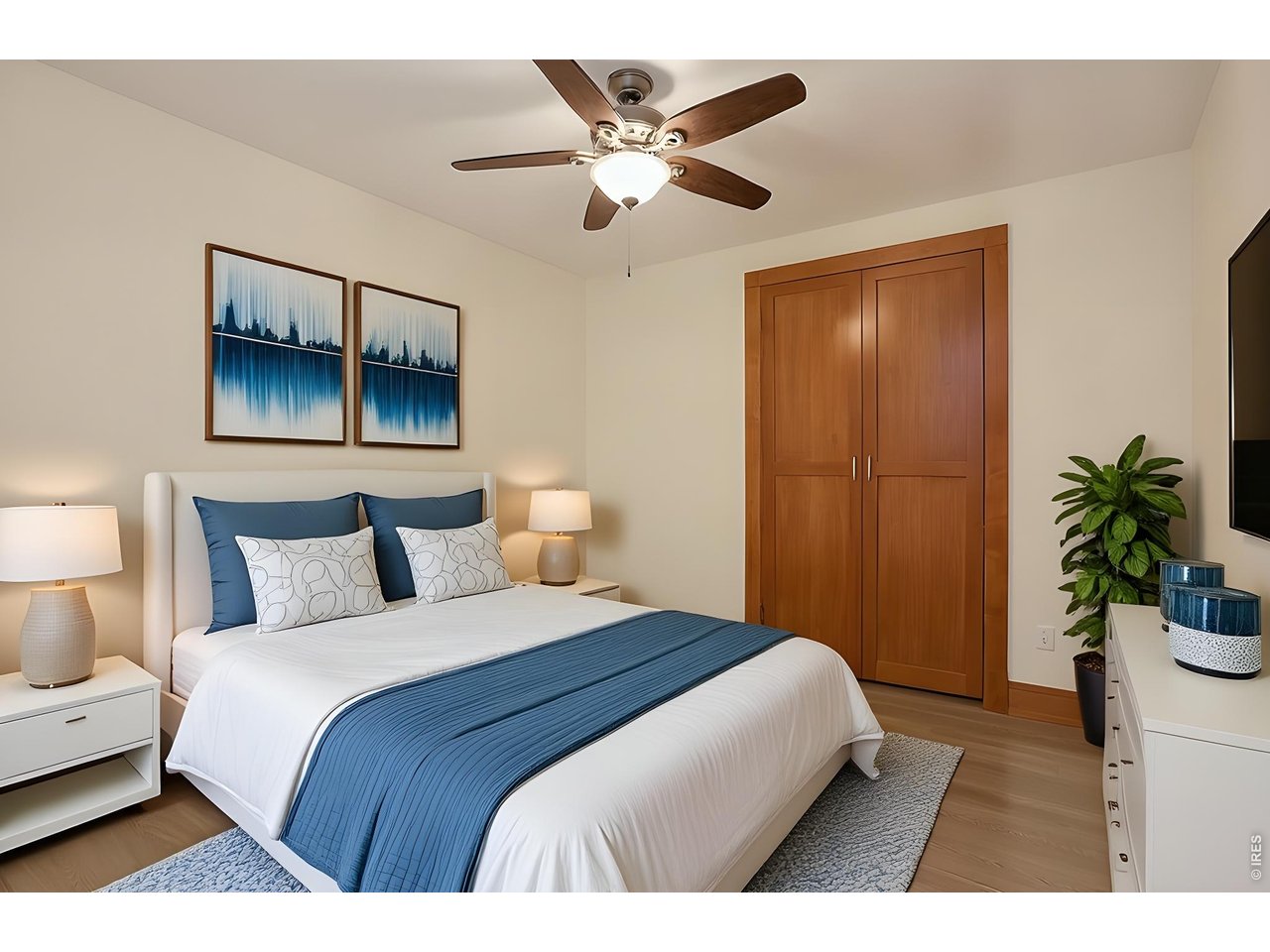 1077 Canyon Blvd #211