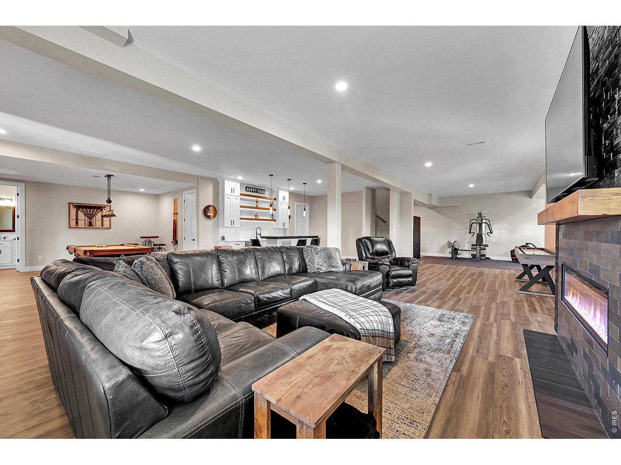 4163 Rainbow View Ln