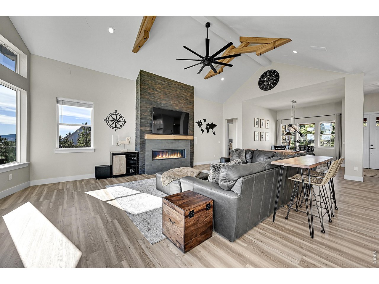 4163 Rainbow View Ln