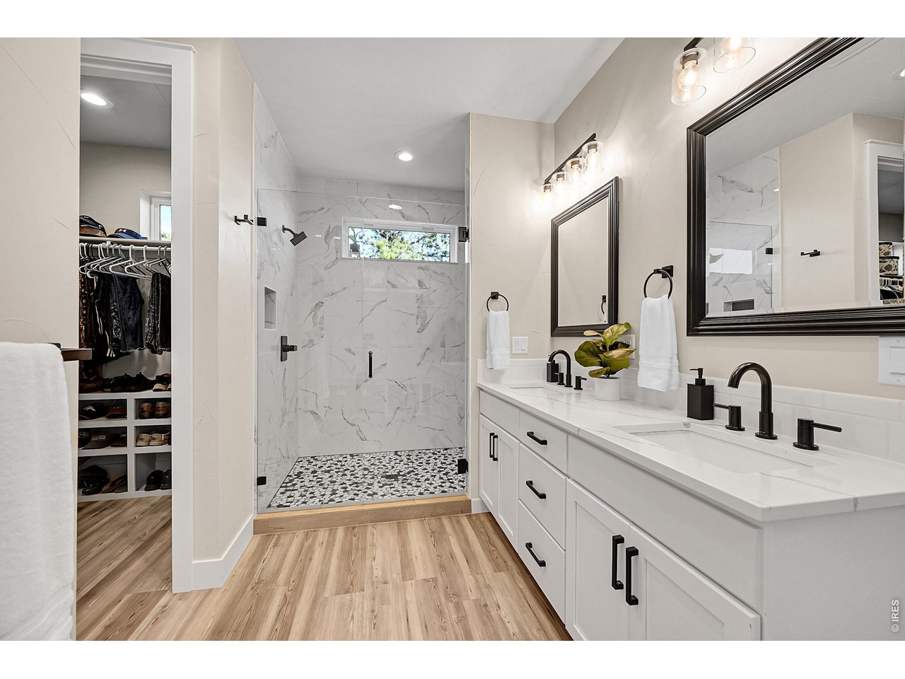 4163 Rainbow View Ln