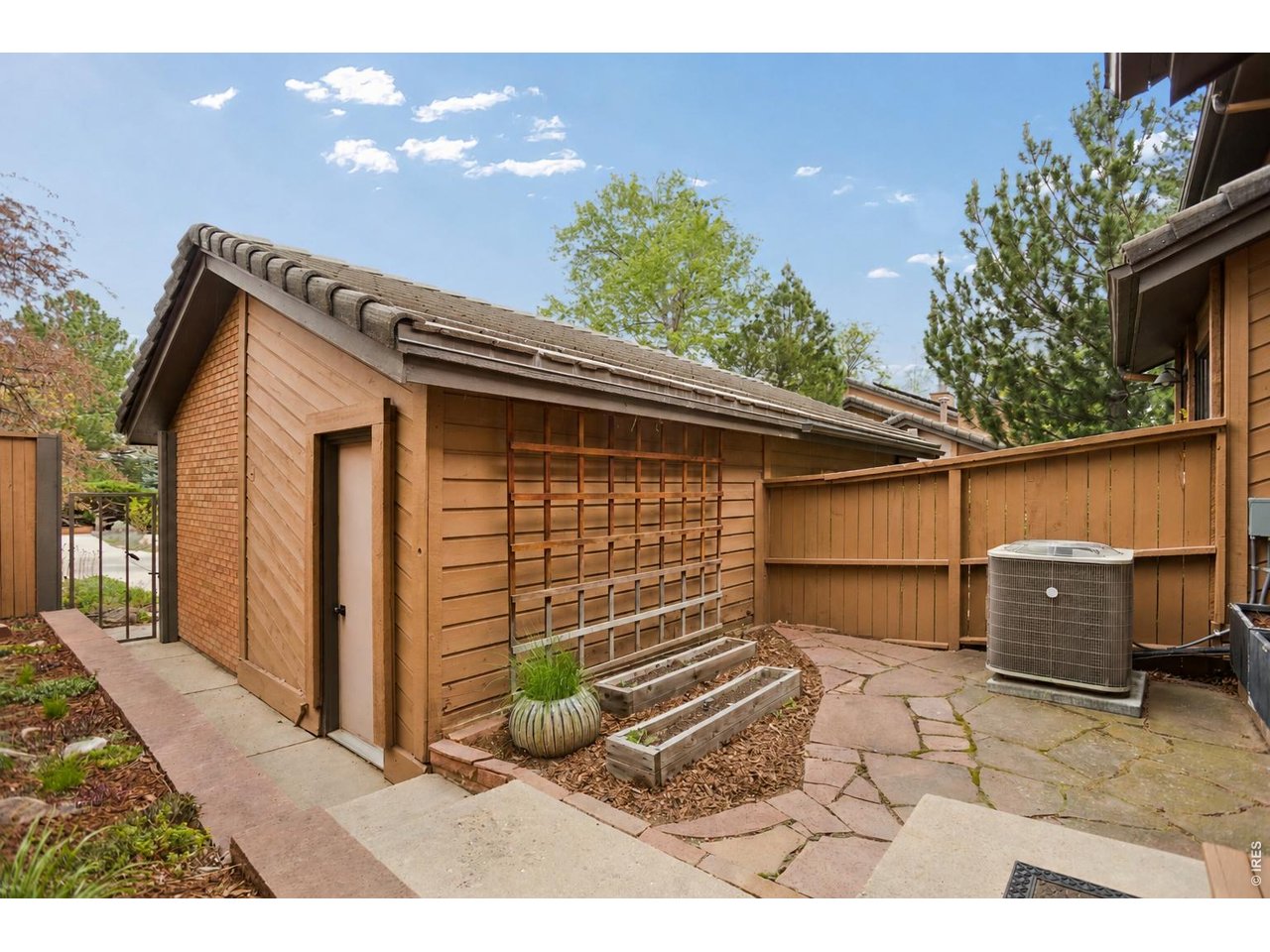 680 Poplar Ave