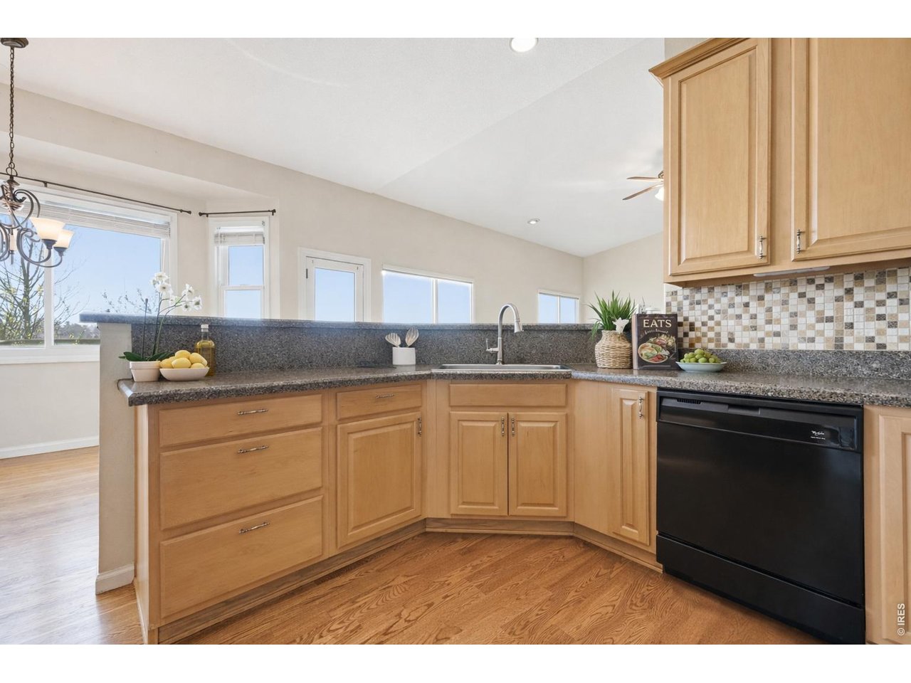 1425 W 12th Ave