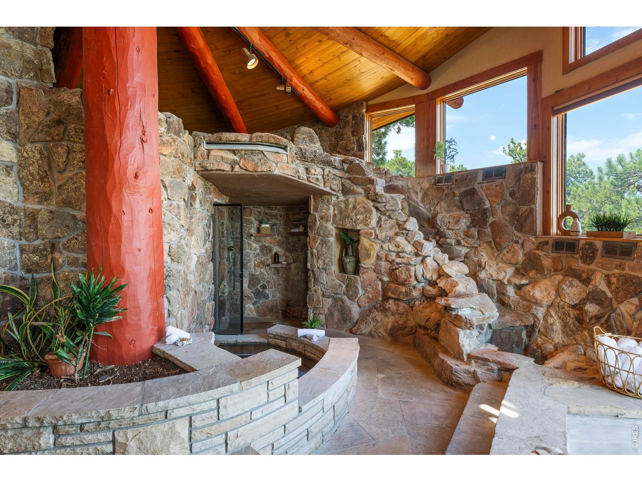 470 & 1344 Weaver Dr