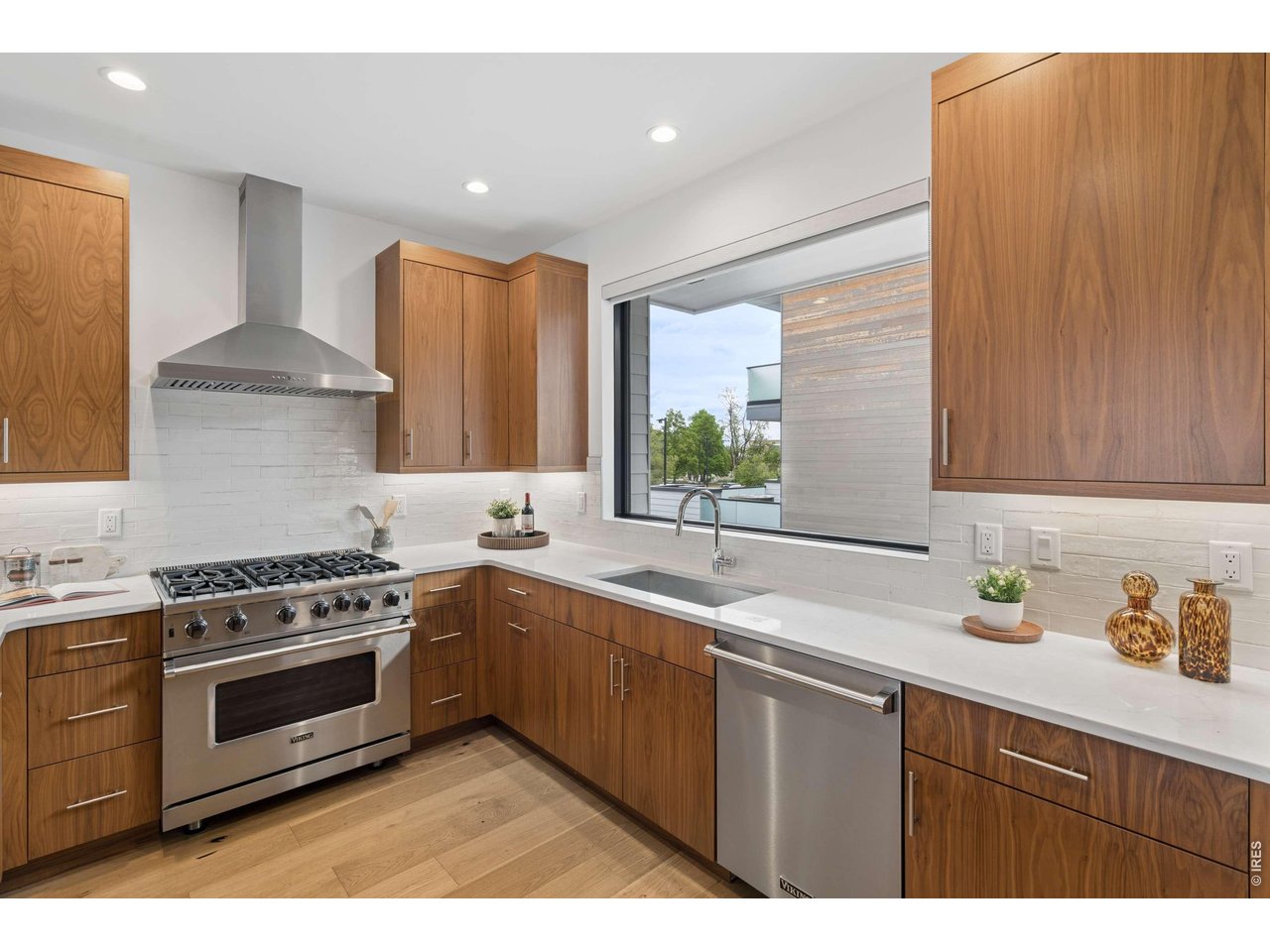 1898 Folsom St