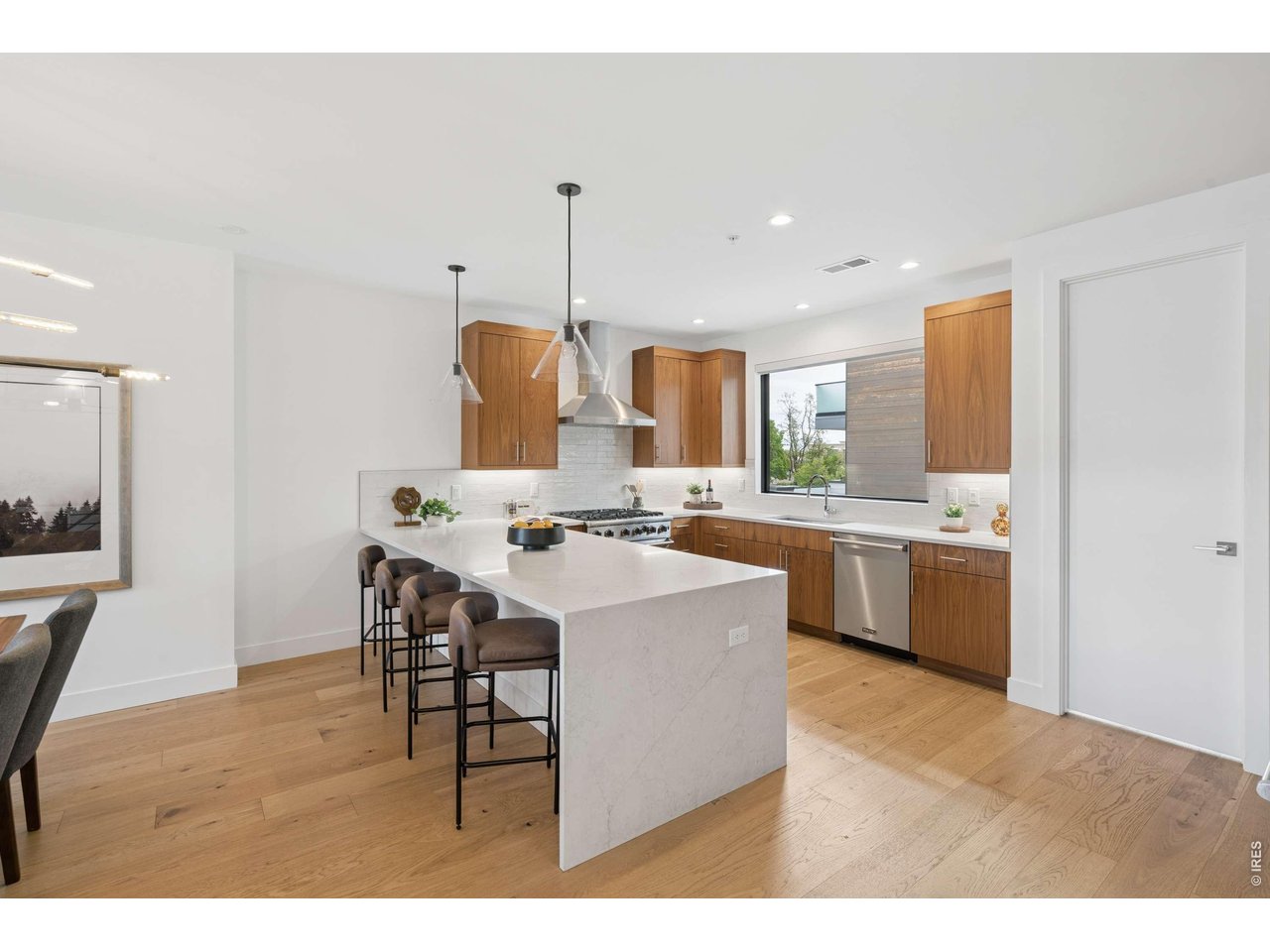 1898 Folsom St