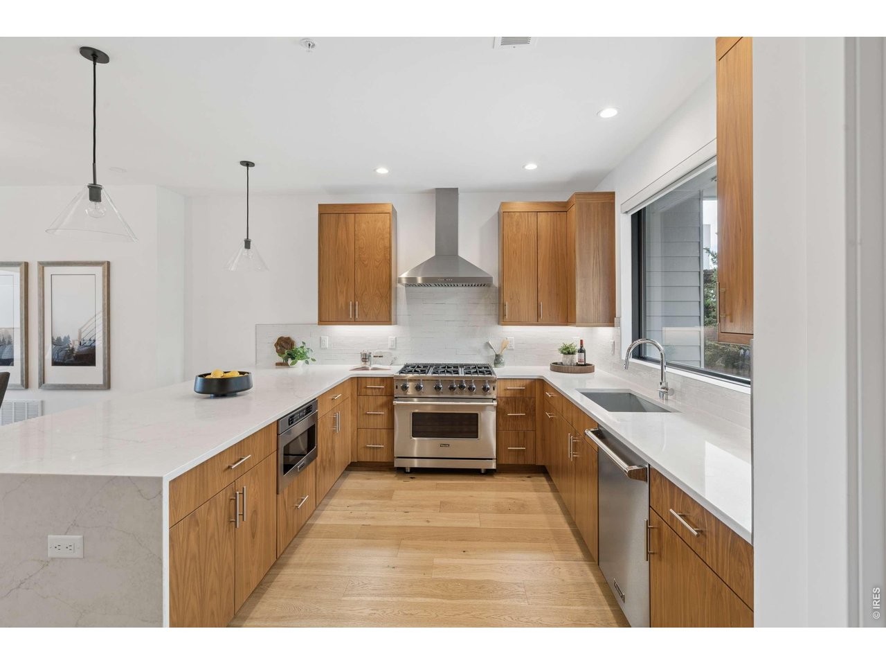 1898 Folsom St