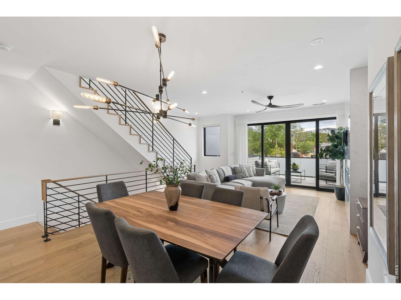 1898 Folsom St