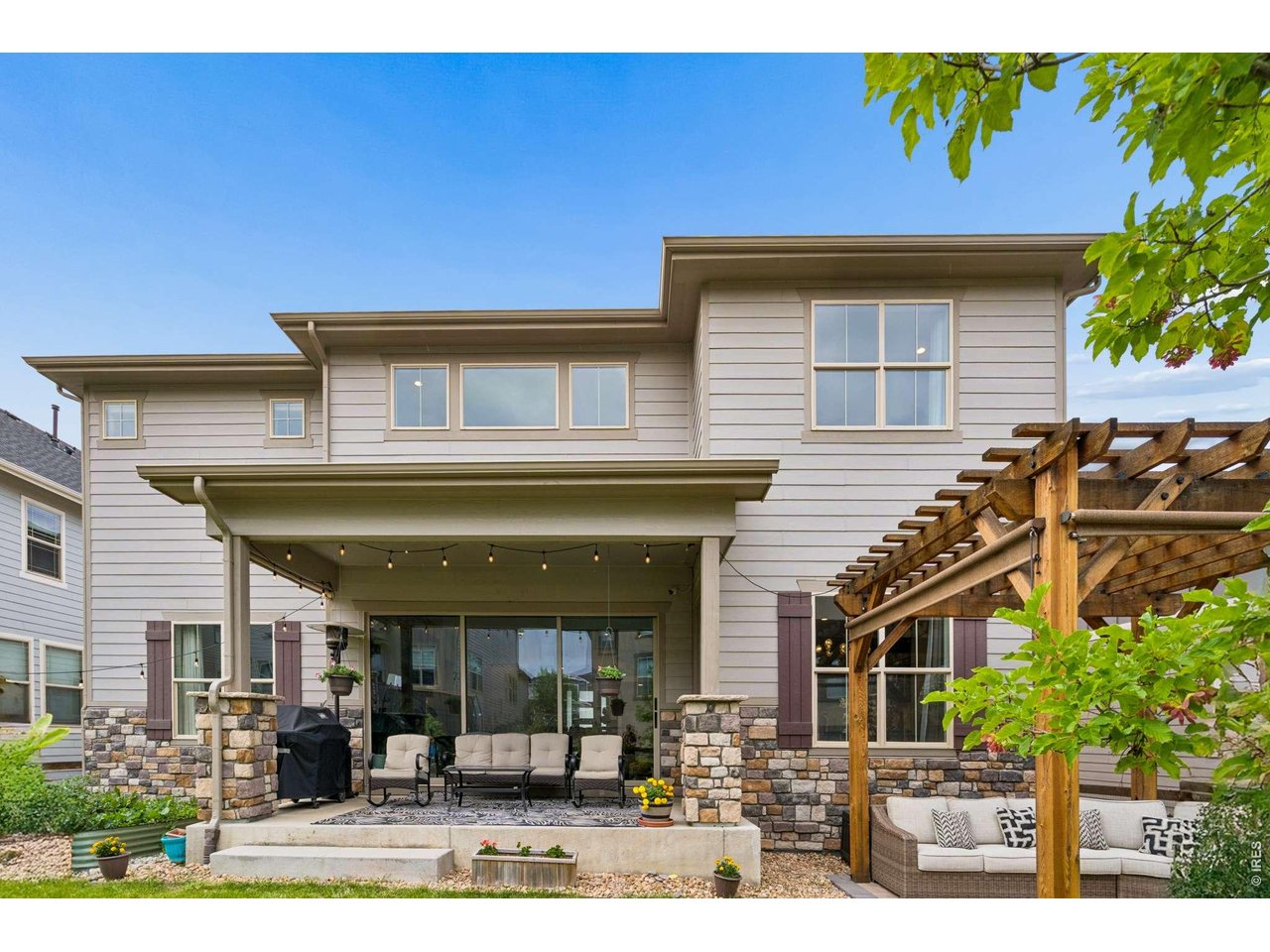 1413 Lyons Ln