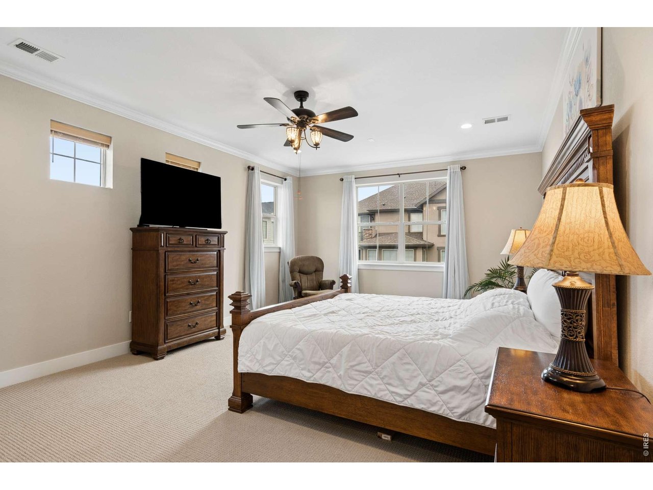 1413 Lyons Ln