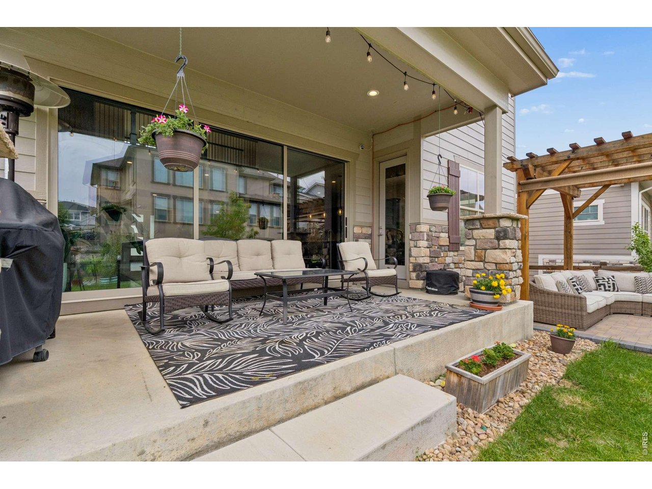 1413 Lyons Ln