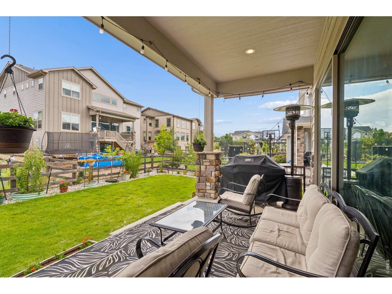 1413 Lyons Ln