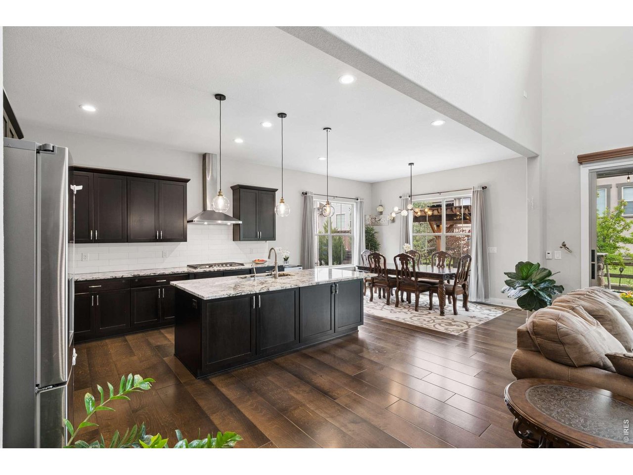 1413 Lyons Ln